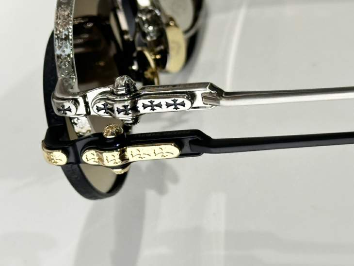 Picture of Chrome Hearts Sunglasses _SKUfw73427989fw